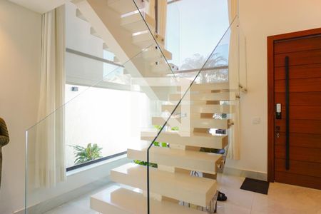 Casa de condomínio à venda com 400m², 4 quartos e 4 vagas Casa de condomínio à venda com 400m², 4 quartos e 4 vagasHall da Escada