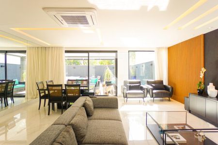 Sala de casa de condomínio à venda com 4 quartos, 400m² em Recreio dos Bandeirantes, Rio de Janeiro