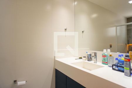 Casa de condomínio à venda com 400m², 4 quartos e 4 vagas Casa de condomínio à venda com 400m², 4 quartos e 4 vagasBanheiro da Suíte