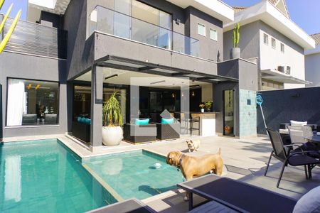 Casa de condomínio à venda com 400m², 4 quartos e 4 vagas Casa de condomínio à venda com 400m², 4 quartos e 4 vagasPiscina