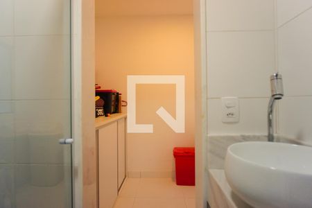 Casa de condomínio à venda com 400m², 4 quartos e 4 vagas Casa de condomínio à venda com 400m², 4 quartos e 4 vagasBanheiro de Serviço