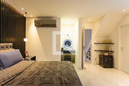 Casa de condomínio à venda com 400m², 4 quartos e 4 vagas Casa de condomínio à venda com 400m², 4 quartos e 4 vagasSuíte 1