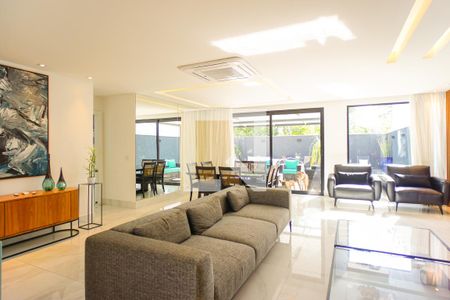 Sala de casa de condomínio à venda com 4 quartos, 400m² em Recreio dos Bandeirantes, Rio de Janeiro