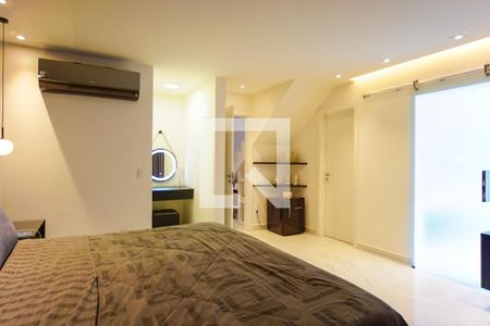 Casa de condomínio à venda com 400m², 4 quartos e 4 vagas Casa de condomínio à venda com 400m², 4 quartos e 4 vagasSuíte 1