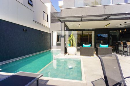 Casa de condomínio à venda com 400m², 4 quartos e 4 vagas Casa de condomínio à venda com 400m², 4 quartos e 4 vagasPiscina