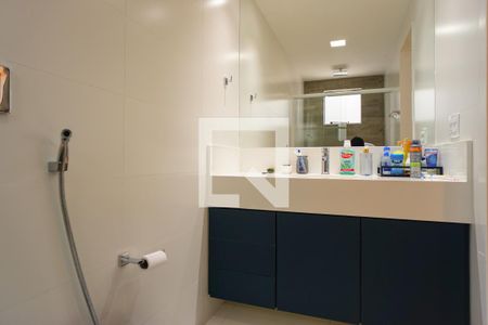 Casa de condomínio à venda com 400m², 4 quartos e 4 vagas Casa de condomínio à venda com 400m², 4 quartos e 4 vagasBanheiro da Suíte 2