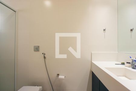 Casa de condomínio à venda com 400m², 4 quartos e 4 vagas Casa de condomínio à venda com 400m², 4 quartos e 4 vagasBanheiro da Suíte 2