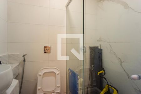 Casa de condomínio à venda com 400m², 4 quartos e 4 vagas Casa de condomínio à venda com 400m², 4 quartos e 4 vagasBanheiro de Serviço