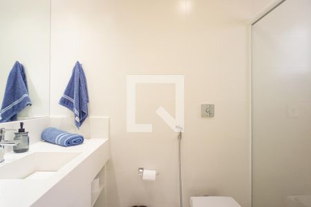 Casa de condomínio à venda com 400m², 4 quartos e 4 vagas Casa de condomínio à venda com 400m², 4 quartos e 4 vagasBanheiro da Suíte 2