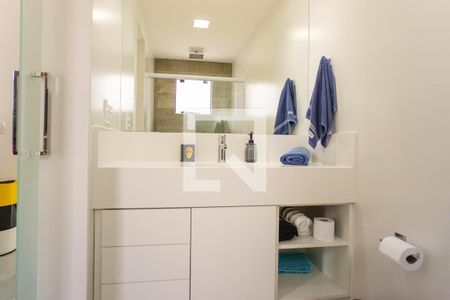 Casa de condomínio à venda com 400m², 4 quartos e 4 vagas Casa de condomínio à venda com 400m², 4 quartos e 4 vagasBanheiro da Suíte 2