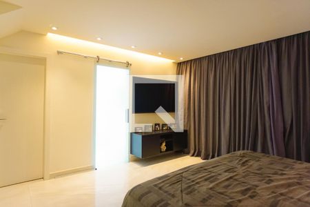 Casa de condomínio à venda com 400m², 4 quartos e 4 vagas Casa de condomínio à venda com 400m², 4 quartos e 4 vagasSuíte 1