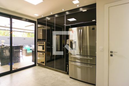 Casa de condomínio à venda com 400m², 4 quartos e 4 vagas Casa de condomínio à venda com 400m², 4 quartos e 4 vagasCozinha e Área de Serviço