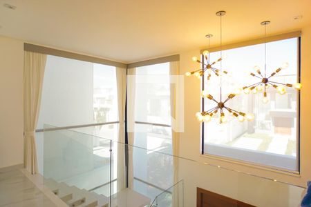 Casa de condomínio à venda com 400m², 4 quartos e 4 vagas Casa de condomínio à venda com 400m², 4 quartos e 4 vagasHall da Escada