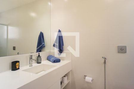 Casa de condomínio à venda com 400m², 4 quartos e 4 vagas Casa de condomínio à venda com 400m², 4 quartos e 4 vagasBanheiro da Suíte 2