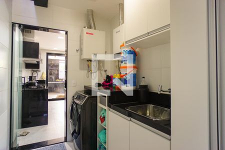 Casa de condomínio à venda com 400m², 4 quartos e 4 vagas Casa de condomínio à venda com 400m², 4 quartos e 4 vagasCozinha e Área de Serviço