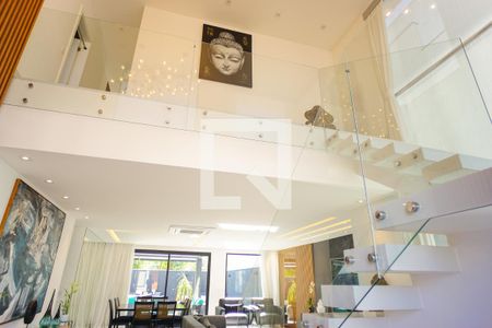 Sala de casa de condomínio à venda com 4 quartos, 400m² em Recreio dos Bandeirantes, Rio de Janeiro