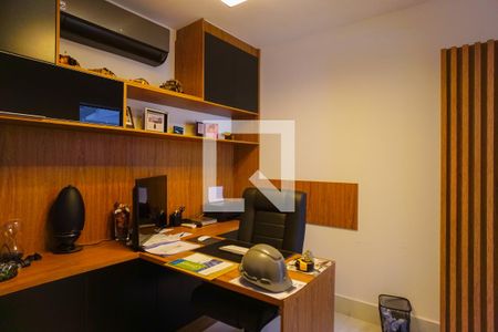 Casa de condomínio à venda com 400m², 4 quartos e 4 vagas Casa de condomínio à venda com 400m², 4 quartos e 4 vagasEscritório