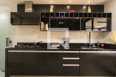 Casa de condomínio à venda com 400m², 4 quartos e 4 vagas Casa de condomínio à venda com 400m², 4 quartos e 4 vagasCozinha e Área de Serviço