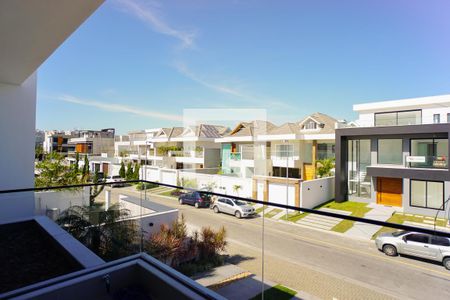 Casa de condomínio à venda com 400m², 4 quartos e 4 vagas Casa de condomínio à venda com 400m², 4 quartos e 4 vagasVista da Suíte 2