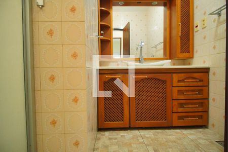 Casa à venda com 253m², 3 quartos e 2 vagasBanheiro do corredor