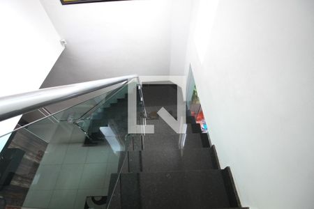 Casa à venda com 170m², 3 quartos e 2 vagasEscada