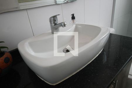 Casa à venda com 170m², 3 quartos e 2 vagasBanheiro