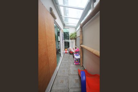 Casa à venda com 170m², 3 quartos e 2 vagasCorredor