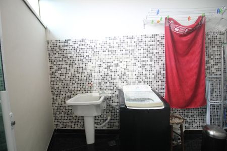 Casa à venda com 170m², 3 quartos e 2 vagasÁrea de Serviço