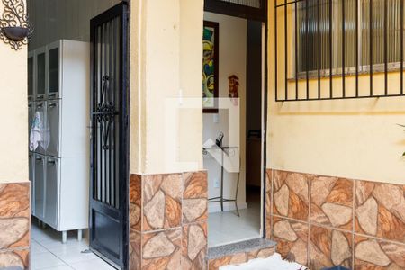 Casa à venda com 101m², 2 quartos e sem vaga Casa à venda com 101m², 2 quartos e sem vagaEntrada