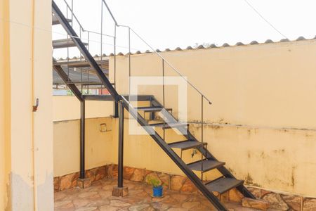 Casa à venda com 101m², 2 quartos e sem vaga Casa à venda com 101m², 2 quartos e sem vagaEscada