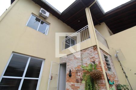 Casa para alugar com 200m², 5 quartos e 4 vagasFachada