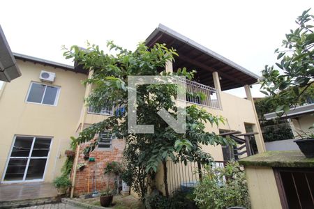 Casa para alugar com 200m², 5 quartos e 4 vagasFachada