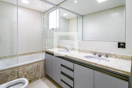 Apartamento para alugar com 186m², 2 quartos e 4 vagas Apartamento para alugar com 186m², 2 quartos e 4 vagasBanheiro Suíte 2