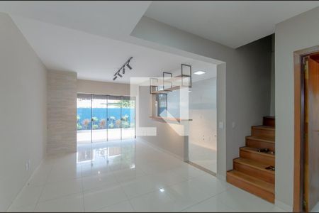 Sala de casa à venda com 3 quartos, 158m² em Espírito Santo, Porto Alegre