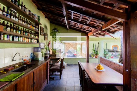 Casa à venda com 341m², 2 quartos e 3 vagas Casa à venda com 341m², 2 quartos e 3 vagasChurrasqueira