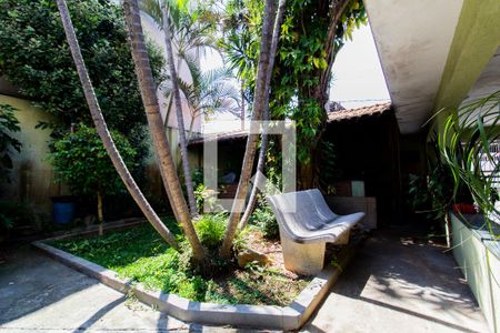 Casa à venda com 341m², 2 quartos e 3 vagas Casa à venda com 341m², 2 quartos e 3 vagasJardim