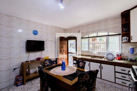 Casa à venda com 341m², 2 quartos e 3 vagas Casa à venda com 341m², 2 quartos e 3 vagasCozinha