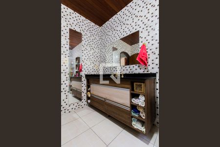 Casa à venda com 341m², 2 quartos e 3 vagas Casa à venda com 341m², 2 quartos e 3 vagasBanheiro