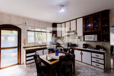 Casa à venda com 341m², 2 quartos e 3 vagas Casa à venda com 341m², 2 quartos e 3 vagasCozinha
