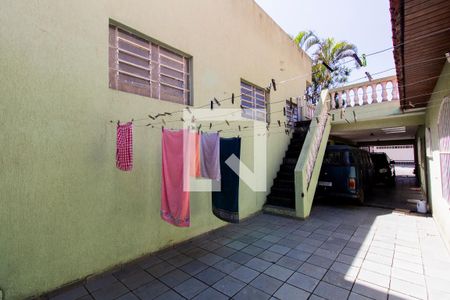 Casa à venda com 341m², 2 quartos e 3 vagas Casa à venda com 341m², 2 quartos e 3 vagasQuintal