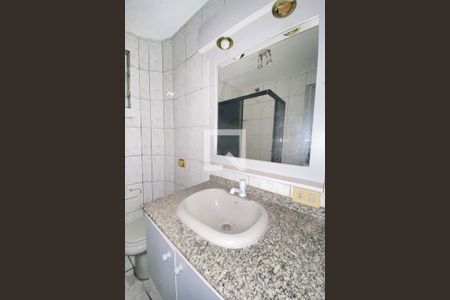 Apartamento para alugar com 60m², 2 quartos e sem vagaBanheiro