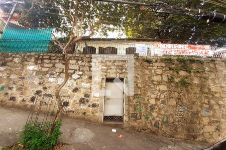 Casa à venda com 450m², 5 quartos e 2 vagasFachada