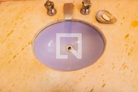 Casa para alugar com 379m², 5 quartos e 2 vagasDetalhe do banheiro da suíte