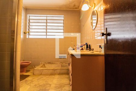 Casa para alugar com 379m², 5 quartos e 2 vagasBanheiro Corredor