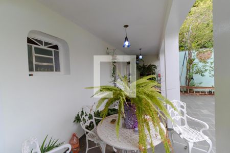 Casa à venda com 363m², 4 quartos e 6 vagas Casa à venda com 363m², 4 quartos e 6 vagasVaranda Frente