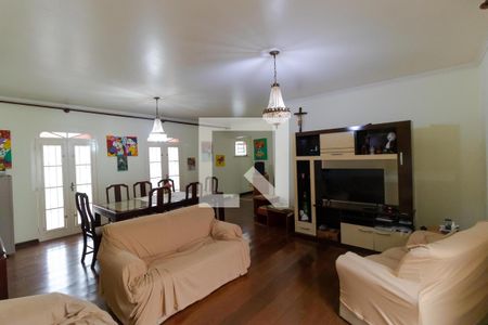 Casa à venda com 363m², 4 quartos e 6 vagas Casa à venda com 363m², 4 quartos e 6 vagasSalas