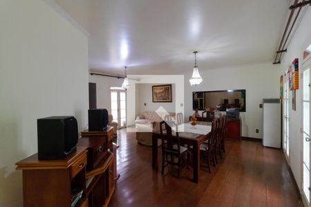 Casa à venda com 363m², 4 quartos e 6 vagas Casa à venda com 363m², 4 quartos e 6 vagasSalas