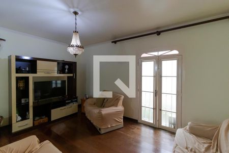 Casa à venda com 363m², 4 quartos e 6 vagas Casa à venda com 363m², 4 quartos e 6 vagasSalas