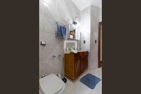 Casa à venda com 363m², 4 quartos e 6 vagas Casa à venda com 363m², 4 quartos e 6 vagasBanheiro 01