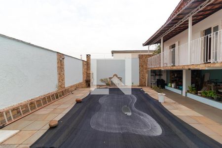 Casa à venda com 363m², 4 quartos e 6 vagas Casa à venda com 363m², 4 quartos e 6 vagasPiscina